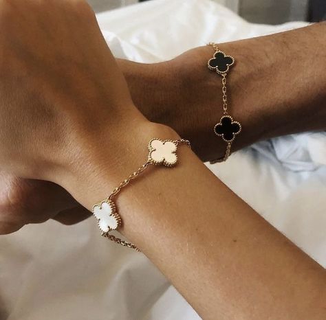 2-teiliger Kleeblatt-Armbandset - Schwarz/Weiß