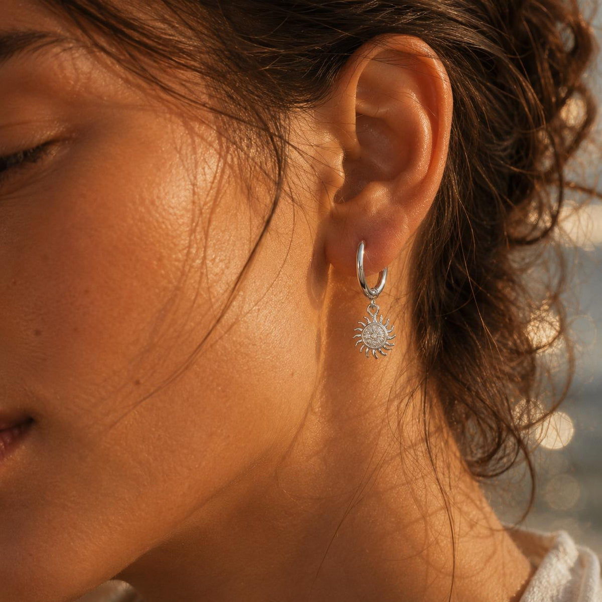 Strahlende Sonnen-Charm-Hoops